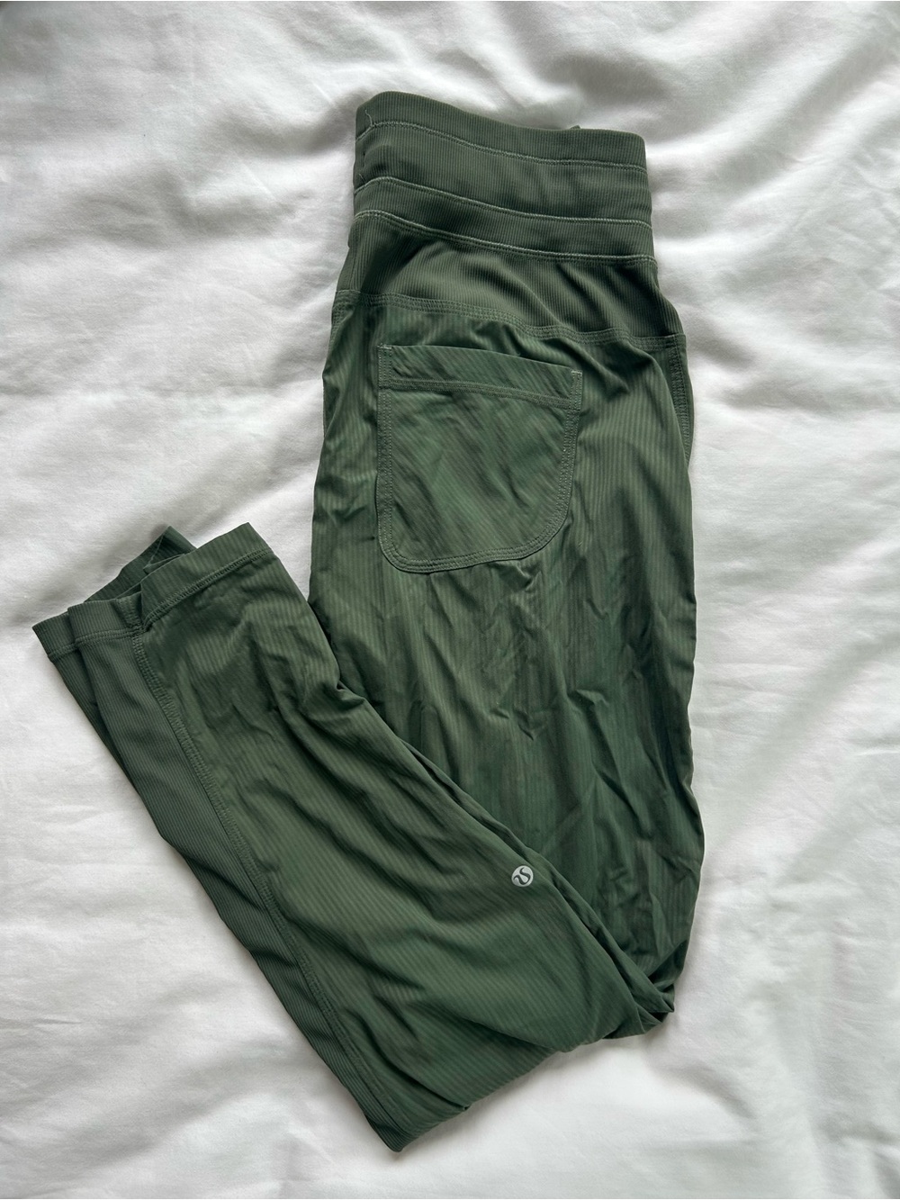 lululemon athletica Capri Dance Joggers with Back Pocket